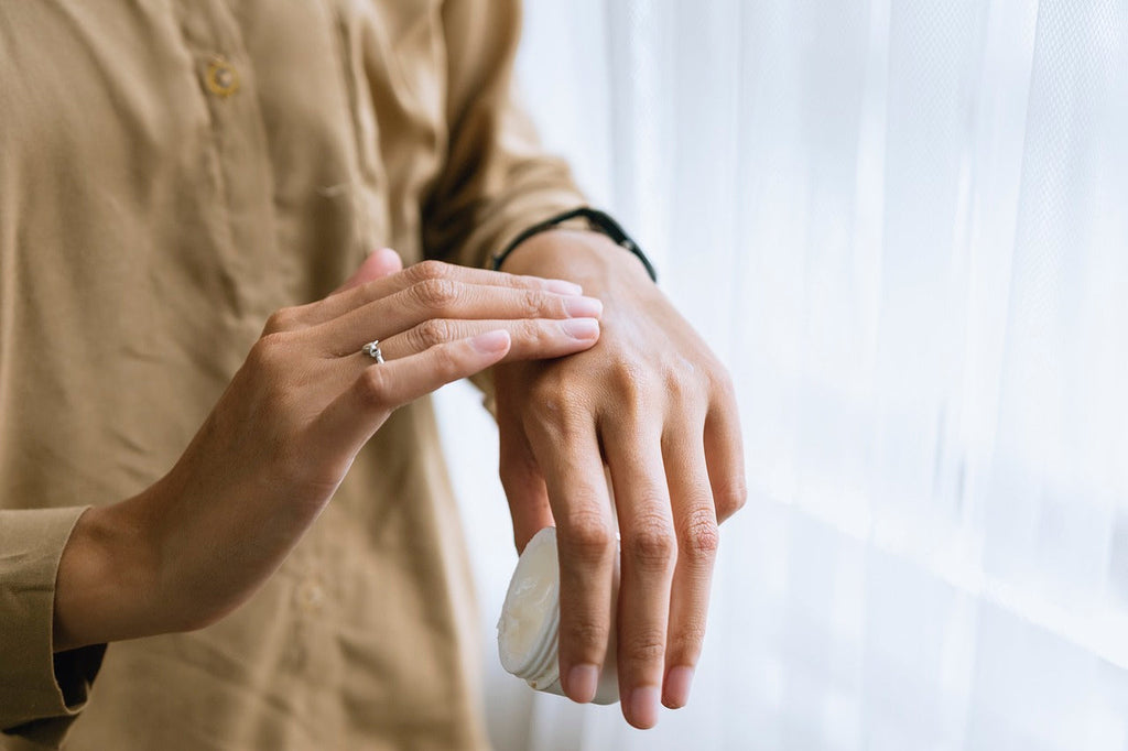 How to Make Essential Oils Last Longer on Skin: 6 Proven Methods for Long-Lasting Fragrance